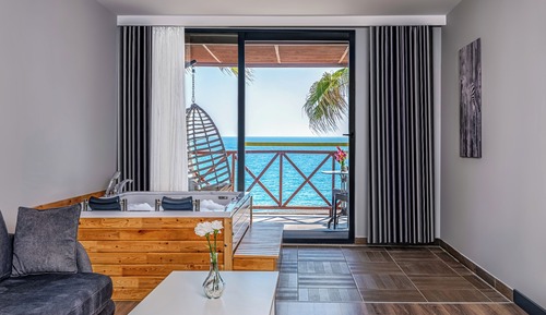 Habitación romántica, 1 cama de matrimonio, bañera de hidromasaje, vistas al mar