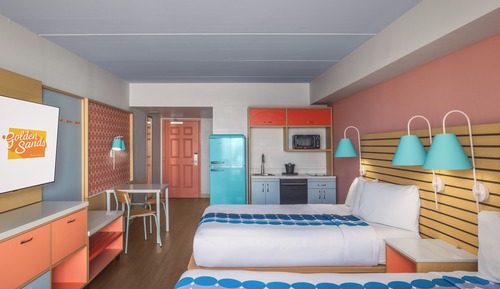 Habitación, 2 camas de matrimonio, cocina, vistas al mar