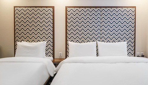 Room (Twin (Netflix Couple PC Large Spa Bat)