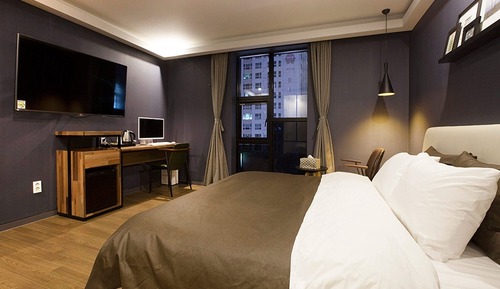 Room (Standard (All rooms can watch Netflix)