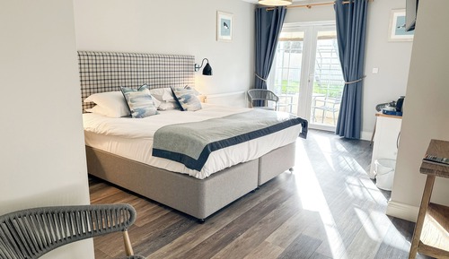 Habitación superior con 1 cama doble o 2 individuales