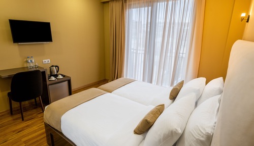 Habitación con 1 cama doble o 2 individuales, vistas a la ciudad