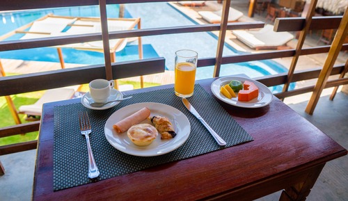 Habitación Confort doble, vistas a la piscina