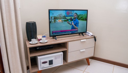 Habitación triple Confort, vistas a la piscina