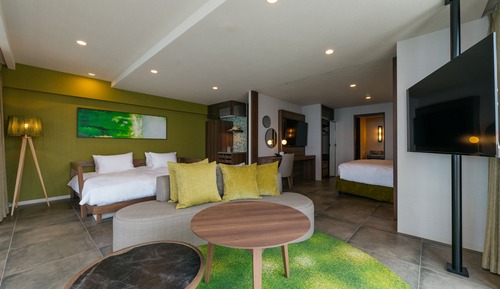 Suite exclusiva, varias camas, piscina privada, vistas al mar