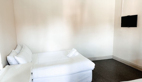 Habitación triple estándar, baño compartido