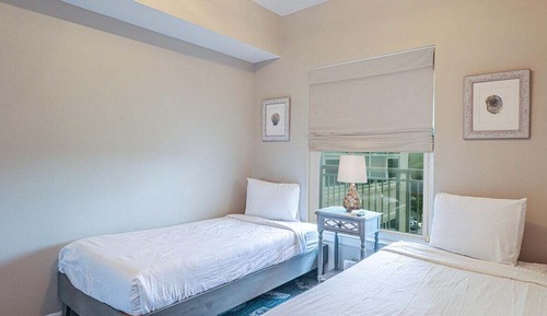 Apartamento, varias camas, balcón, vistas al mar (Legacy Tower II Unit 0604)