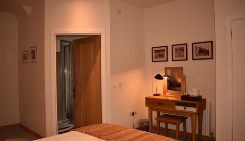 Habitación doble, baño privado (Beech)