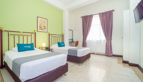 Habitación básica con 2 camas individuales, 2 camas individuales, balcón