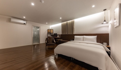 Room (Premium (cancellation not possible 3 )