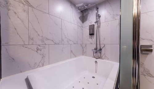 Room (Luxury/Car customers only (Samsung 65)