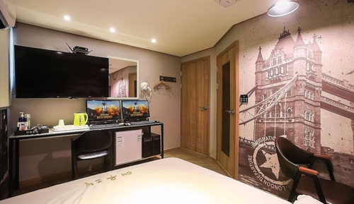 Room (Couple PC (I59400 GTX1060 memory 16 g)