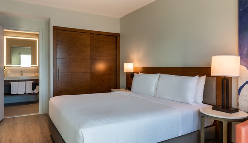 Suite, 1 cama de matrimonio grande (Sunrise/Nature Views)