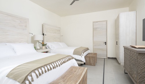 Habitación, varias camas, frente al mar (Cliffside Residence with Pool)