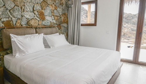 Deluxe Suite with sea view and private plunge pool