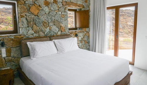 Cosy suite with private garden pool