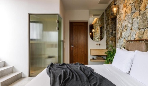 Deluxe Suite with Balcony and Sea View