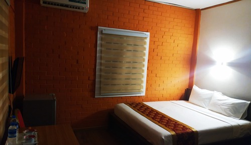 Habitación básica con 1 cama doble o 2 individuales
