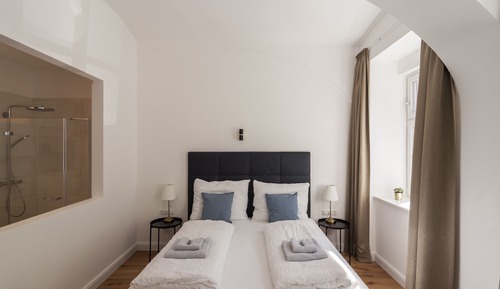 Relax in a Luxurious, Modern home near Belvedere