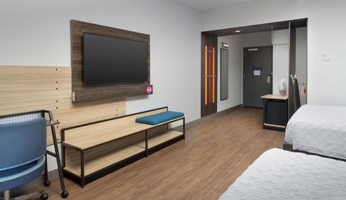 Habitación estándar, 2 camas de matrimonio (Roll-In Shower)