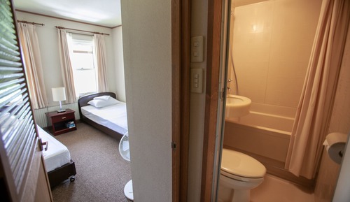 Habitación Confort con 2 camas individuales, baño privado