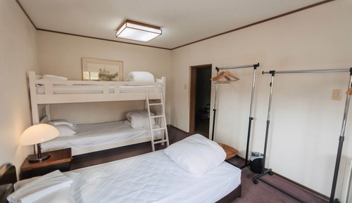 Habitación cuádruple estándar, baño compartido