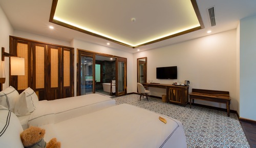 Habitación Premium, varias camas, vistas parciales al mar (Semi Twin Bed)