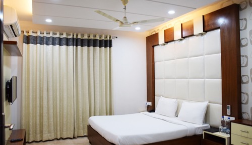 Habitación estándar doble, 1 cama de matrimonio grande, balcón