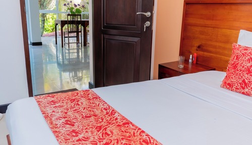 Habitación panorámica, balcón, vistas parciales al mar