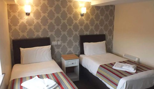 Habitación con 2 camas individuales