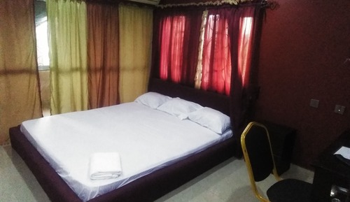 Habitación individual básica, 1 cama de matrimonio grande