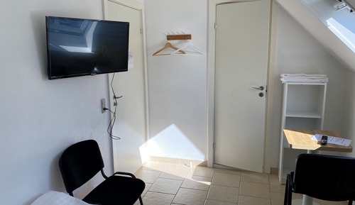 Habitación económica con 2 camas individuales, baño privado (Incl. towels/linen)