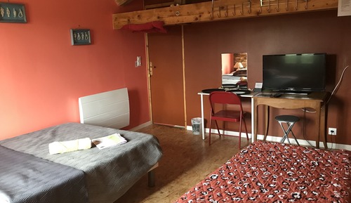 Habitación básica con 1 cama doble o 2 individuales