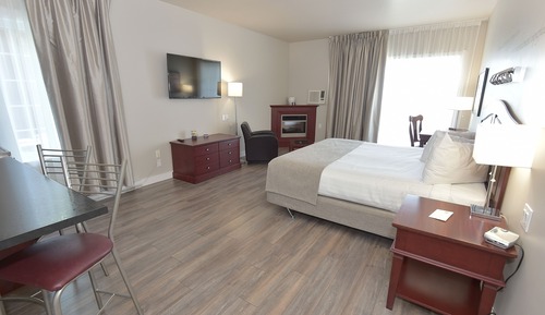 Habitación superior, 1 cama de matrimonio grande, balcón, vistas al río (Pavillon Section)