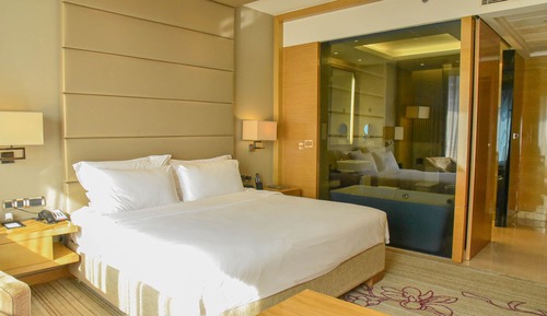 Habitación superior, 1 cama de matrimonio grande, balcón
