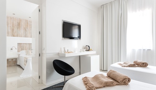 Habitación junior con 1 cama doble o 2 individuales