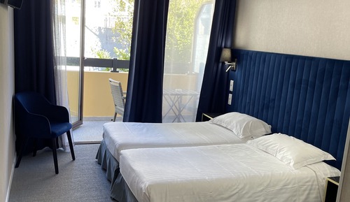 Habitación Deluxe con 2 camas individuales, balcón