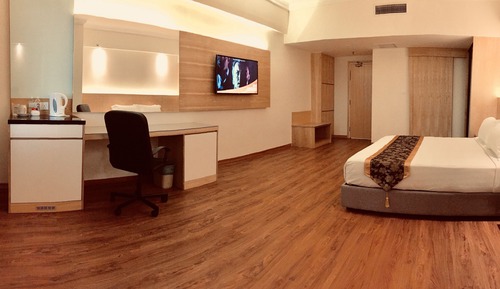 Crown Floor King Studio