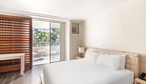 Habitación, 1 cama de matrimonio grande, balcón, vistas a la ciudad