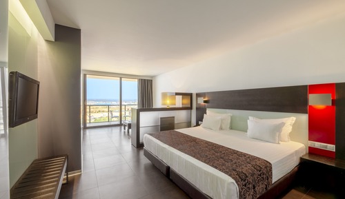 Suite superior, vistas a la ciudad (3 Adults)