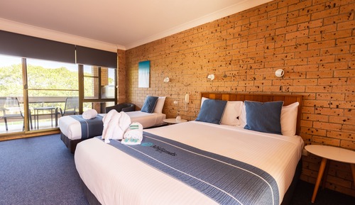 Habitación Deluxe con 2 camas individuales, varias camas, balcón, vistas al río