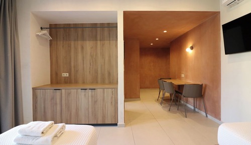 Apartamento Deluxe, cocina básica, vistas a la piscina