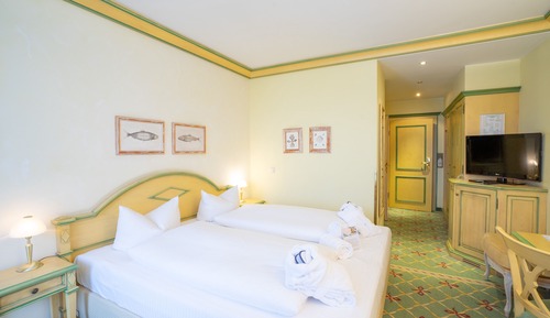 Habitación Confort doble, 1 cama doble, balcón, vistas parciales al mar