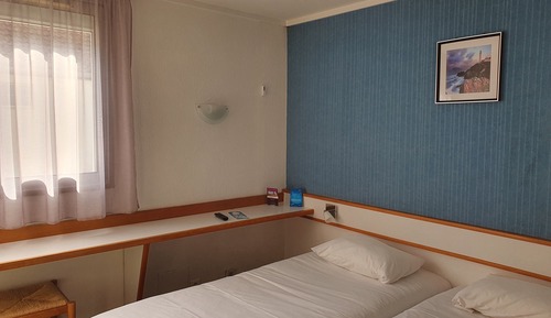 Habitación con 2 camas individuales