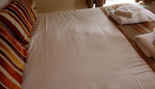 Habitación superior con 1 cama doble o 2 individuales