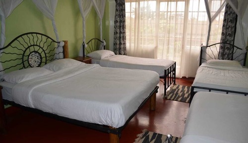 Habitación cuádruple, varias camas, baño privado