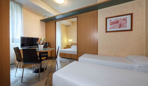 Estudio, varias camas