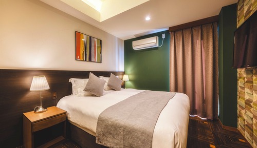 Habitación estándar, 1 cama de matrimonio, no fumadores, balcón (Queen Room, No Daily Cleaning)