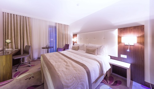 Habitación superior con 1 cama doble o 2 individuales