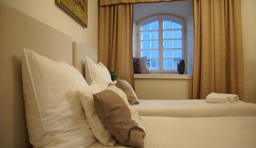 Habitación estándar con 1 cama doble o 2 individuales, vistas a la ciudad